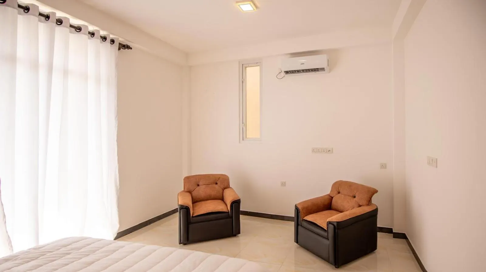 Hotel J Lee Negombo 0*,  Sri Lanka
