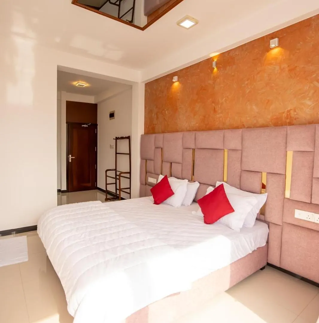 Hotel J Lee Negombo 0*,